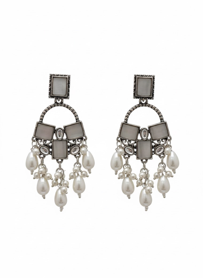 Regal Pearl Square Chandbalis